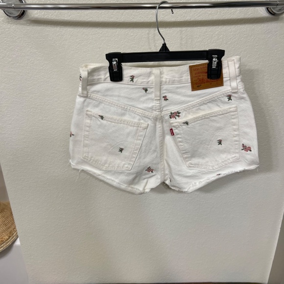 Levi’s denim shorts - Picture 2 of 3